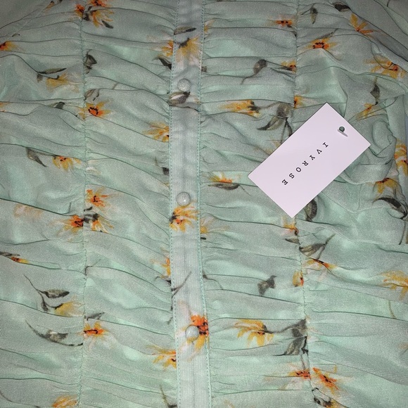 Ivyrose light green blouse - Picture 2 of 4